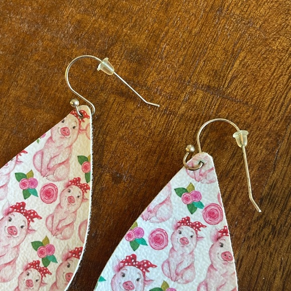Pig with Bandanna Earrings - Picture 3 of 5